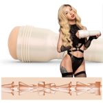 Model: Kenzie Reeves